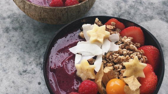 Acai/ Snickers/ Choc Mint smoothie bowls (video recipe)