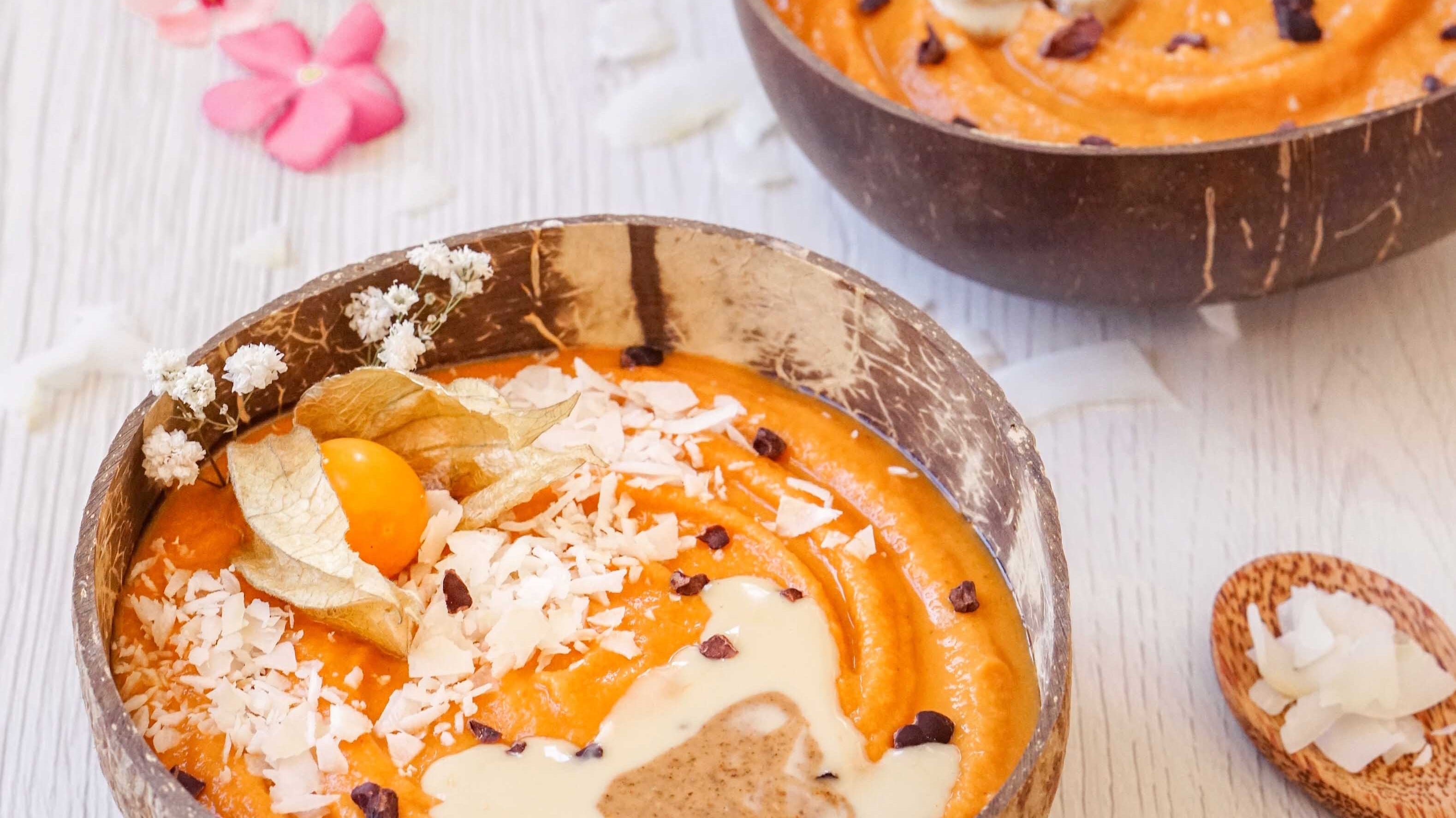 Carrot Cake Smoothie Bowl