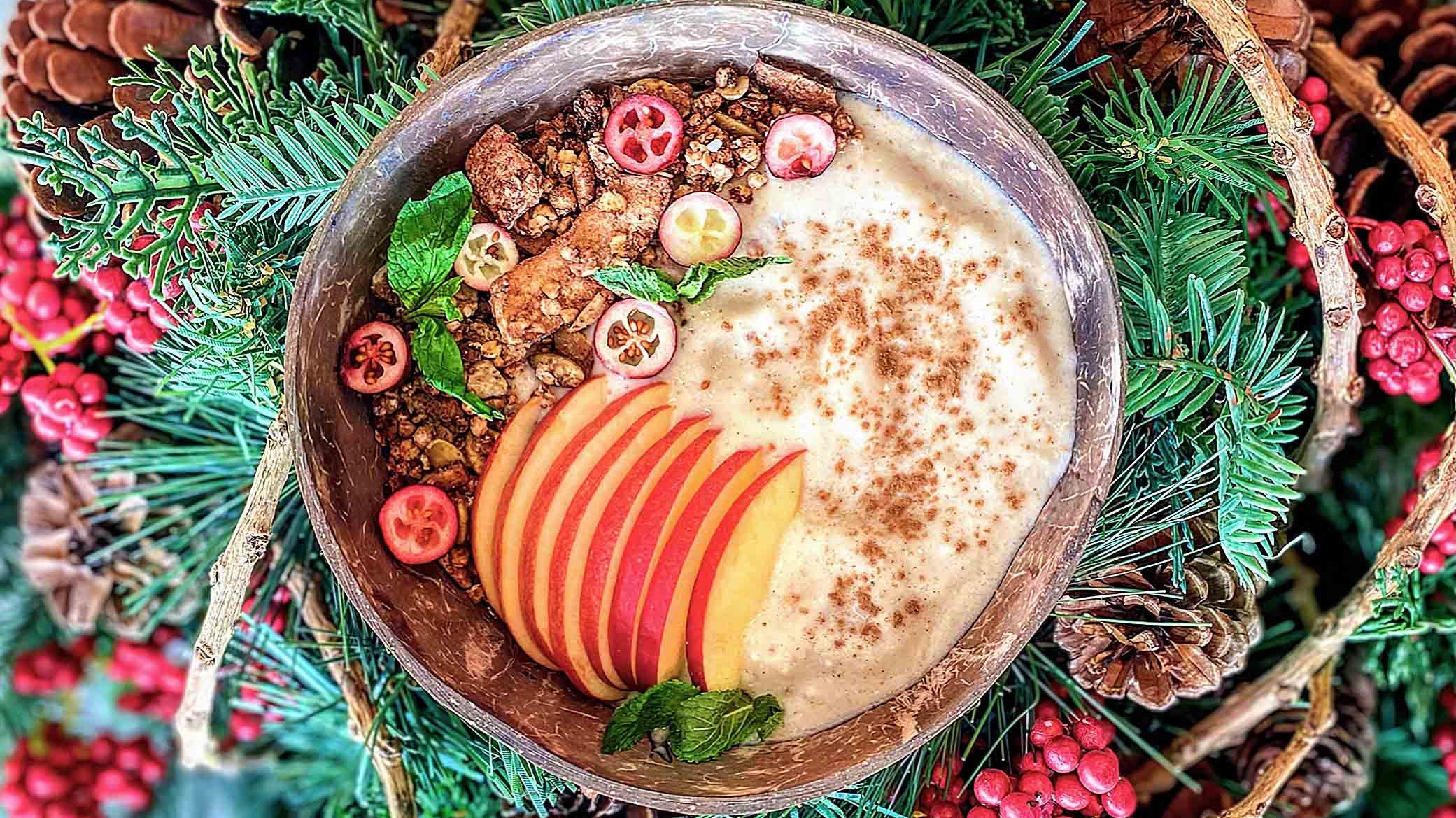 Vegan Eggnog Smoothie Bowl