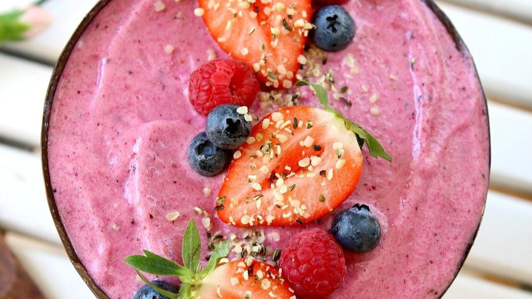 Tropical Pink Smoothie Bowl