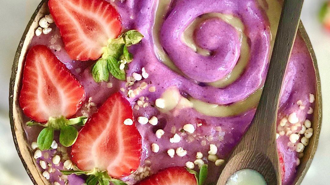 Strawberry Pitaya Smoothie Bowl