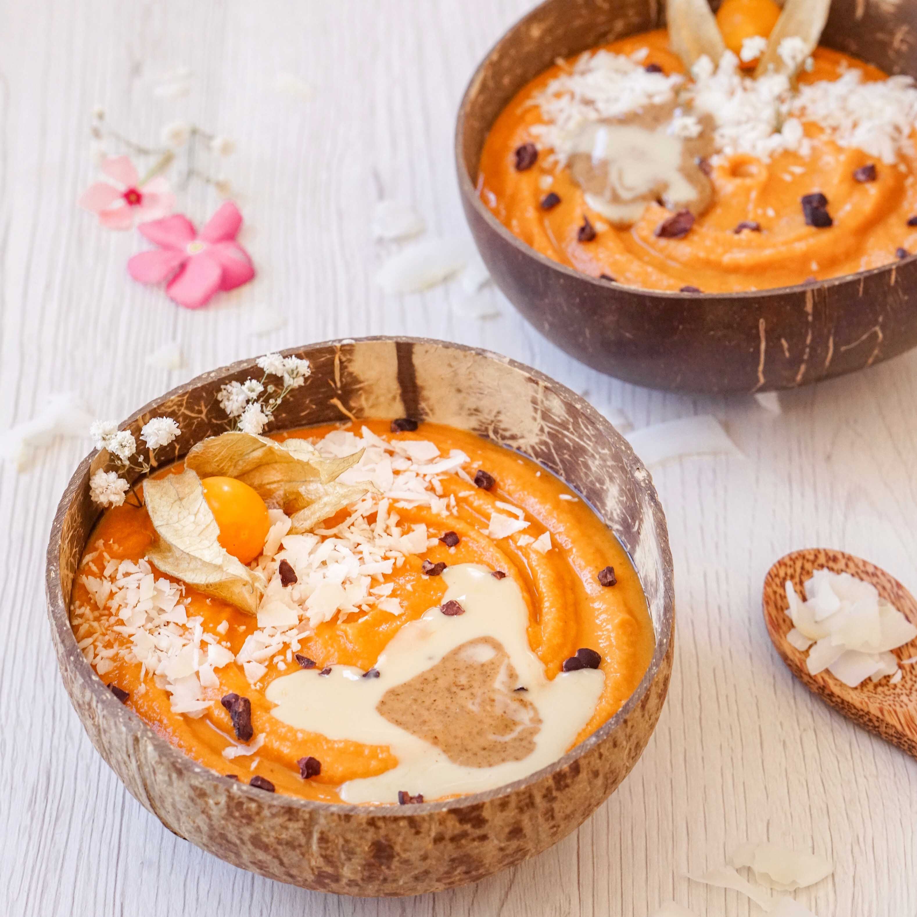 Carrot Cake Smoothie Bowl